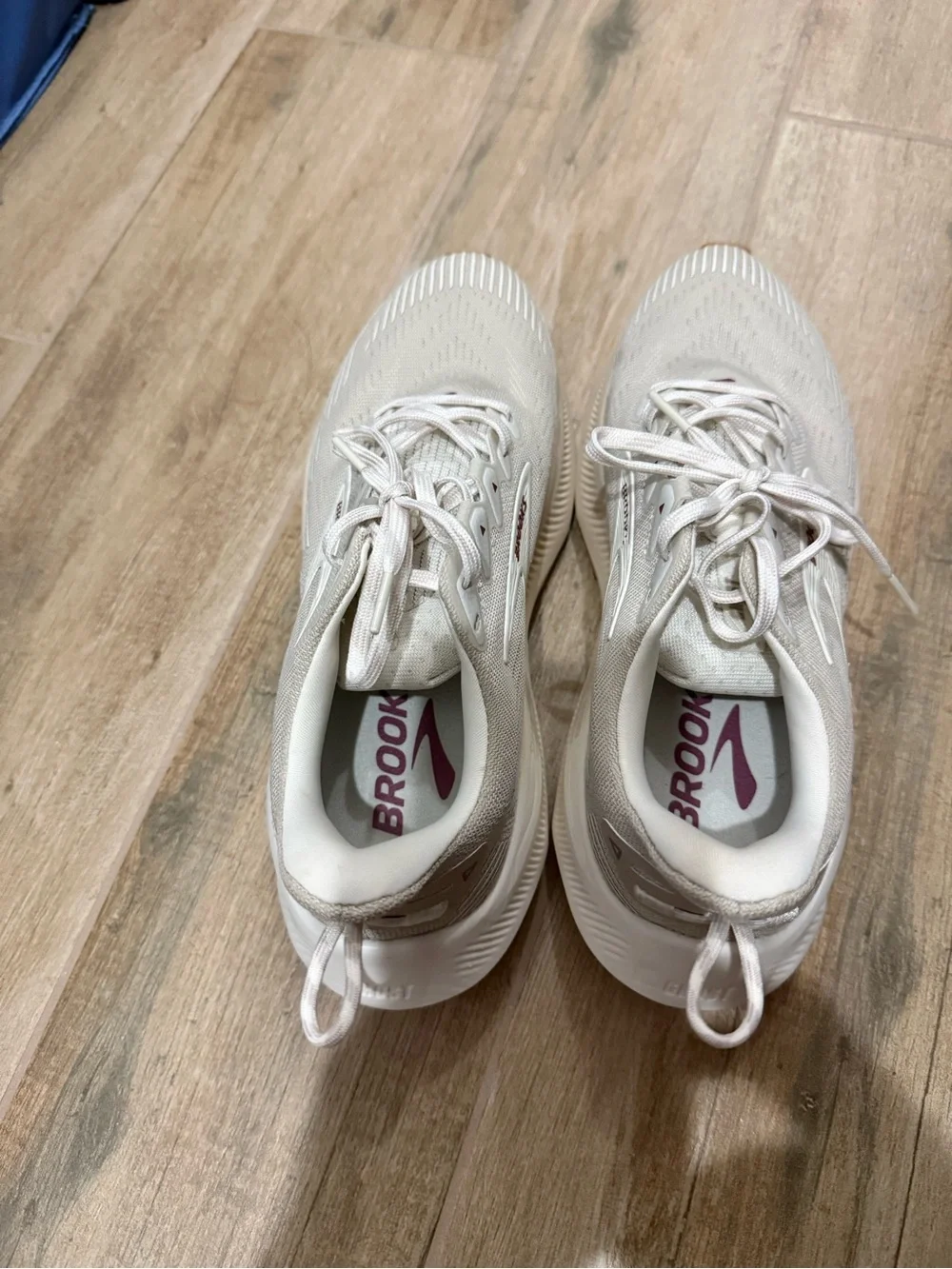 Brooks Women's Cream/White Lace-Up Running Sneakers. Worn twice